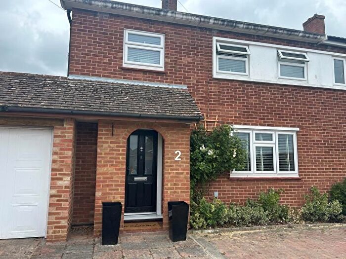 3 Bedroom Property To Rent In Hillfield Close, Guildford, GU1