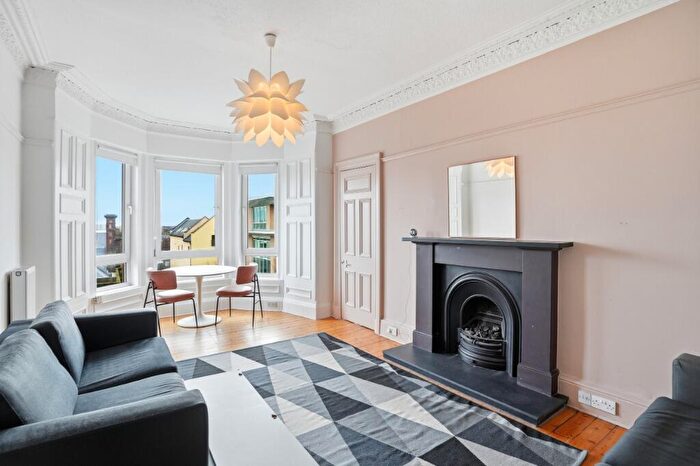 2 Bedroom Flat To Rent In McDonald Road, Canonmills, Edinburgh, EH7