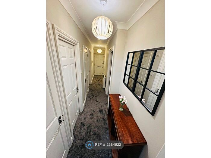 2 Bedroom Flat To Rent In Burleigh Gardens, Woking, GU21