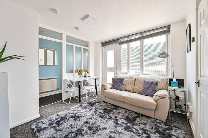 1 Bedroom Flat To Rent In Cadbury Way, Bermondsey, London, SE16