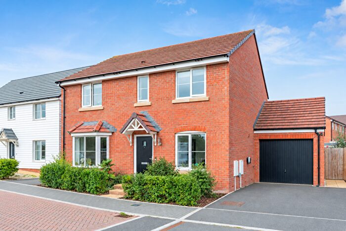 4 Bedroom Detached House For Sale In Anglers Road, Gillingham, SP8