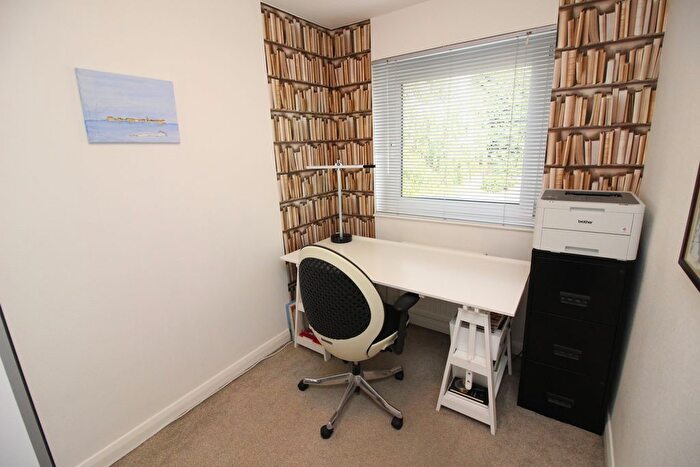 3 Bedroom End Of Terrace House For Sale In Green Lane, Worcester Park, KT4