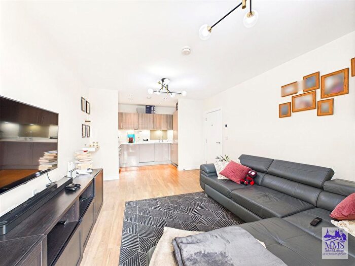 2 Bedroom Flat For Sale In Pegasus Way, Gillingham, ME7