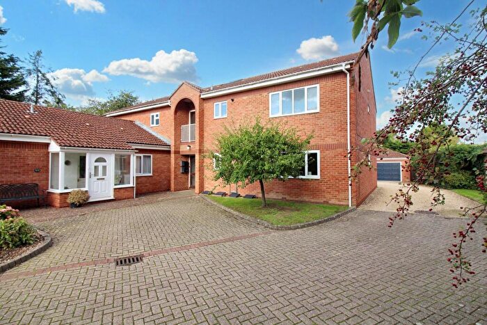 2 Bedroom Apartment For Sale In Mundys Farm Middle Road, Aylesbury, HP21