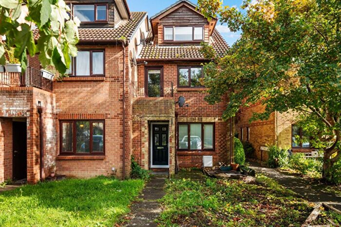 1 Bedroom Flat To Rent In Reynolds Close, Colliers Wood, London, SW19