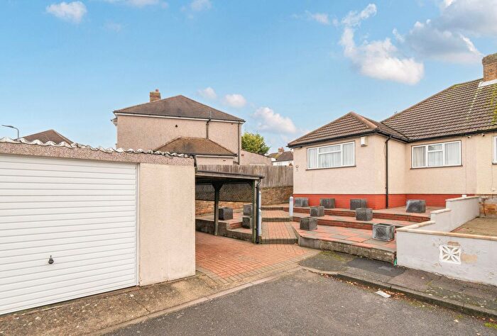 3 Bedroom Bungalow For Sale In Whitefield Close, Orpington, BR5