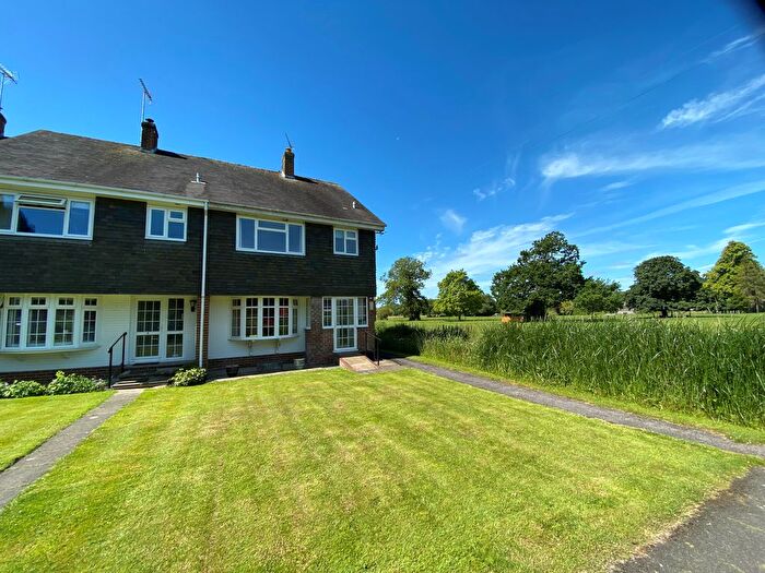 3 Bedroom End Of Terrace House To Rent In Nelson Close, Stockbridge, SO20