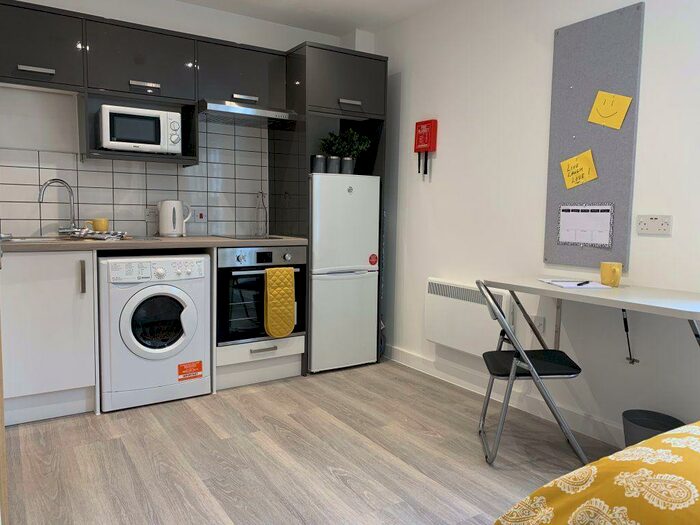 Studio To Rent In Queningate Mews - Ref, CT1