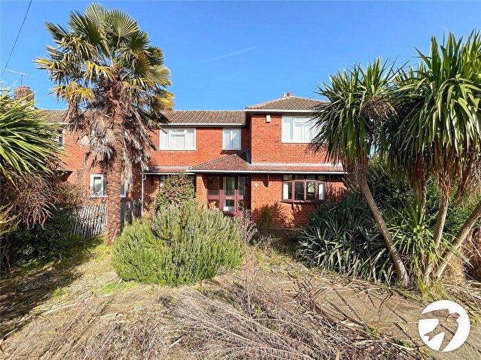 3 Bedroom Semi Detached House For Sale In Capel Road, Sittingbourne, Kent, ME10