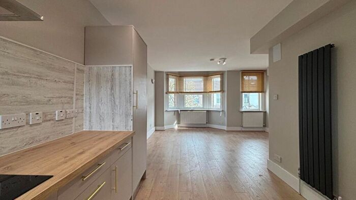 2 Bedroom Flat To Rent In Meanley Road, Manor Park, E12