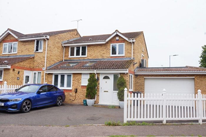 4 Bedroom End Of Terrace House To Rent In The Glen, Vange, Basildon, SS16