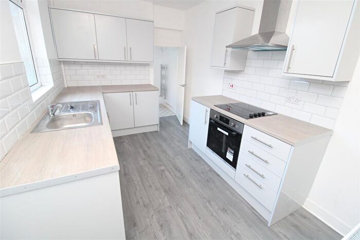 3 Bedroom Terraced House To Rent In Oak Street, Ferndale, CF43