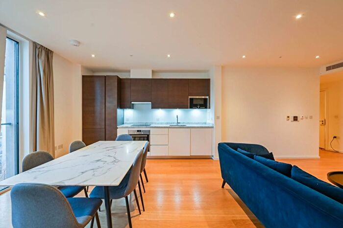 3 Bedroom Flat To Rent In Applegate House, Victory Plaza, Stratford, London, E20