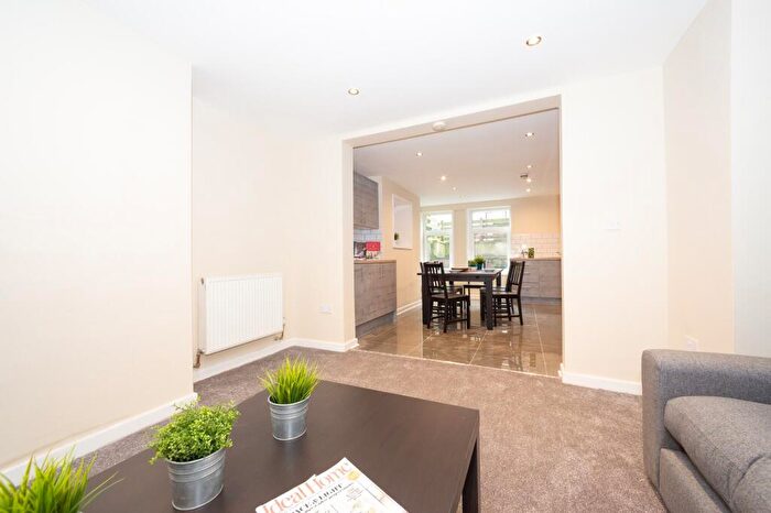 7 Bedroom Terraced House To Rent In Headingley Mount, Headingley, Leeds, LS6