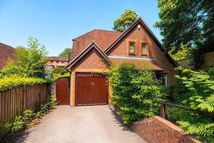3 Bedroom Detached House For Sale In West View Road, Headley Down, Hampshire, GU35