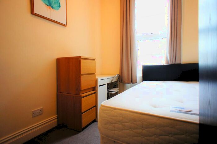 3 Bedroom Flat To Rent In Grantham Road, Newcastle Upon Tyne, NE2