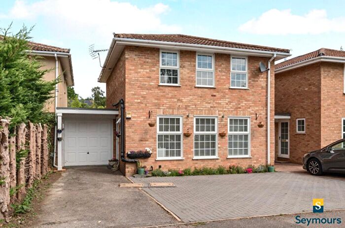 4 Bedroom Detached House For Sale In Cumberland Avenue, Guildford, Surrey, GU2