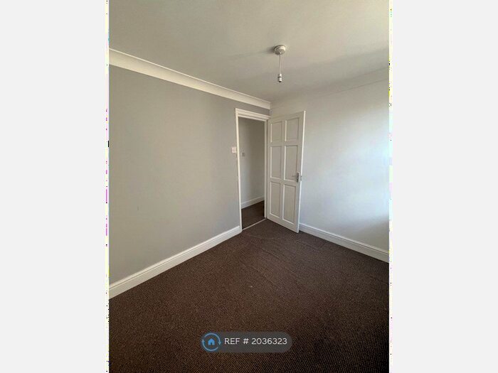 3 Bedroom Flat To Rent In High Road Leyton, London, E15