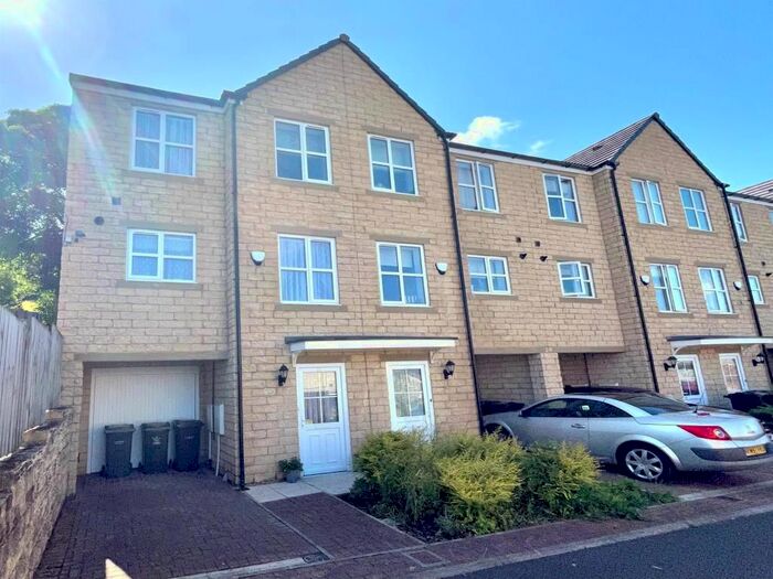 3 Bedroom Property To Rent In Hawthorn Close, Keighley BD21