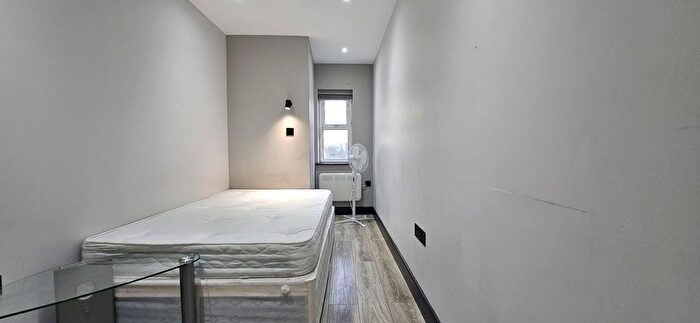 Studio To Rent In Evering Road, London, E5