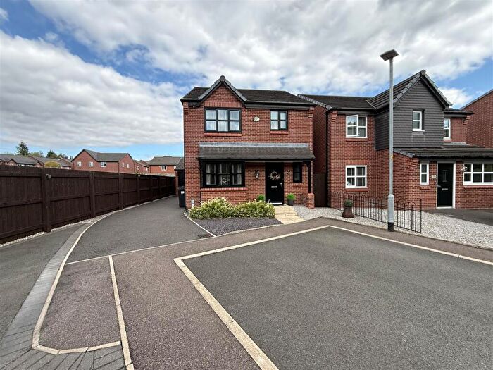 3 Bedroom Detached House For Sale In Weavers Gate, Hyde, SK14