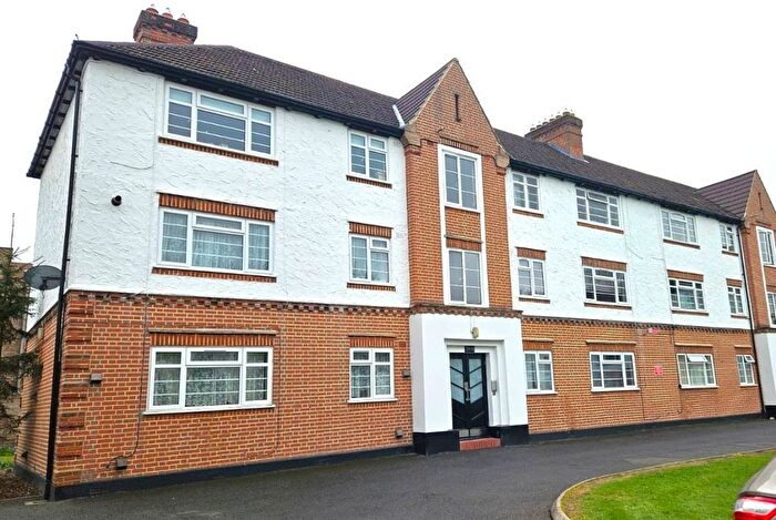 2 Bedroom Flat To Rent In Manor Road, Twickenham, TW2
