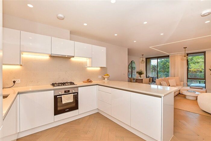 2 Bedroom Flat For Sale In Broadwater Down, Tunbridge Wells, Kent, TN2