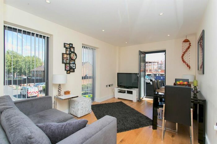 2 Bedroom Flat To Rent In New Century House, Canning Town, E16