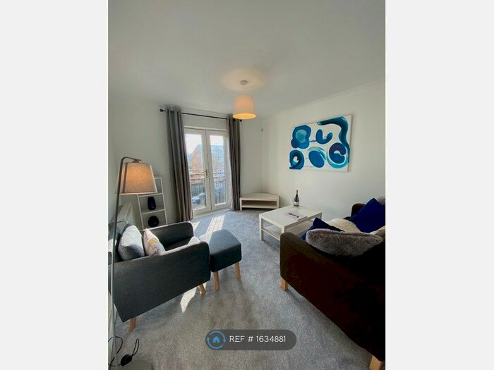 2 Bedroom Flat To Rent In Grenard Close, London, SE15