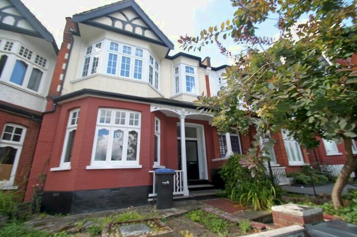 2 Bedroom Flat To Rent In Bourne Hill, London, N13