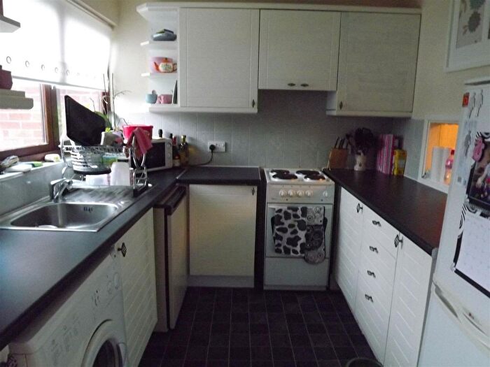2 Bedroom Property To Rent In Peverel Road, Crawley, RH11
