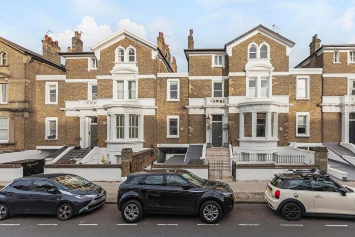 2 Bedroom Flat For Sale In Altenburg Gardens, Clapham Junction, SW11