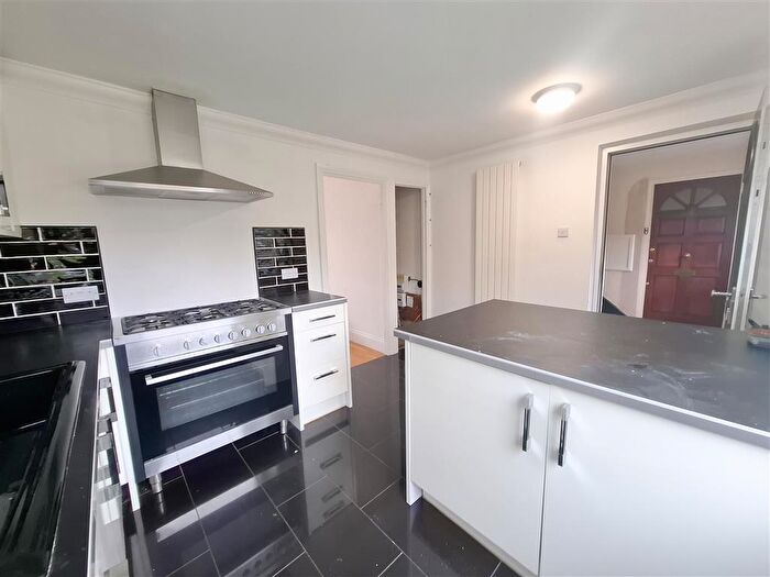 2 Bedroom Apartment To Rent In Wood Lane End, Hemel Hempstead, HP2