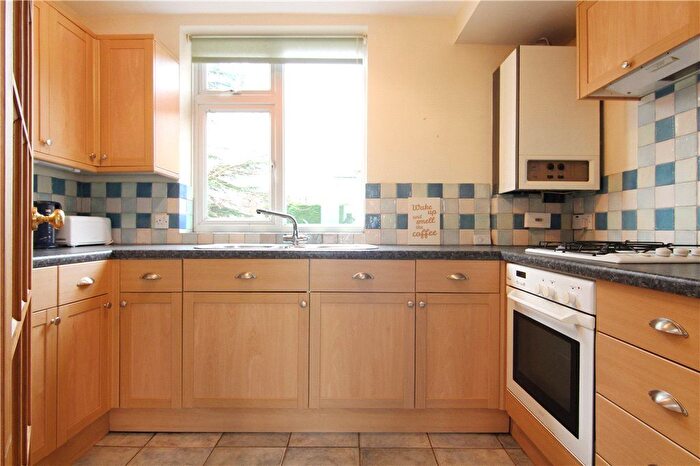 1 Bedroom Flat To Rent In Hillymead, Thornton Hill, SW19