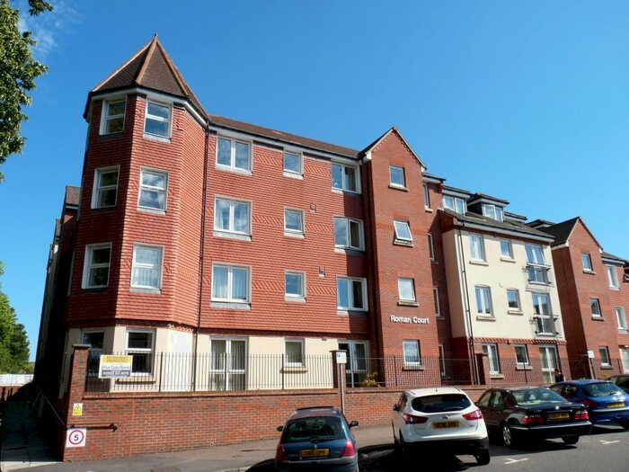 2 Bedroom Property To Rent In High Street, Edenbridge, TN8