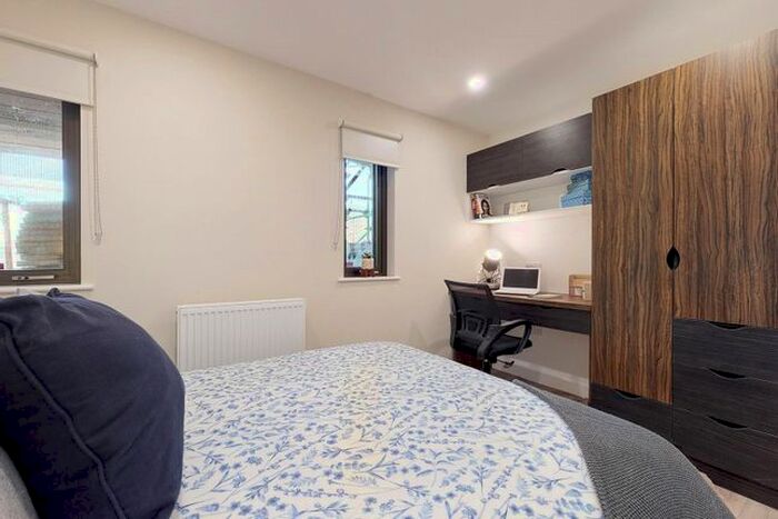 2 Bedroom Flat To Rent In Furnival Square, Sheffield, S1