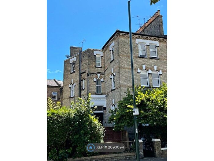 2 Bedroom Flat To Rent In St Margarets Road, Twickenham, TW1