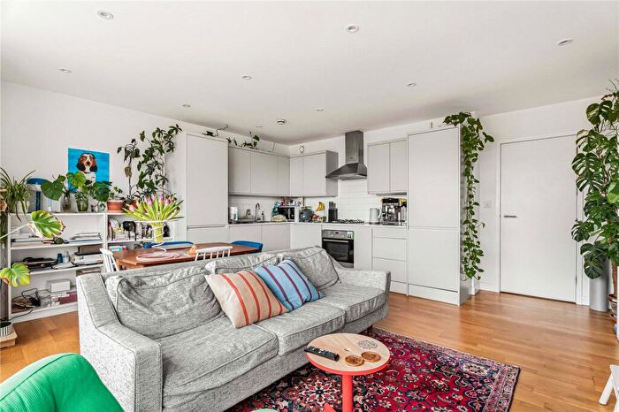 1 Bedroom Apartment For Sale In Hertford Road, London, N1