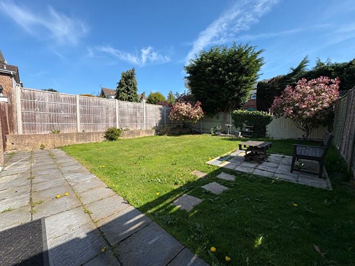 3 Bedroom Semi-Detached House To Rent In Leyhill Drive, Luton, Bedfordshire, LU1