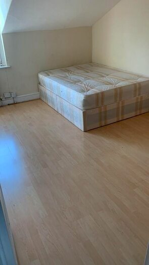 2 Bedroom Flat To Rent In High Road, London, N17