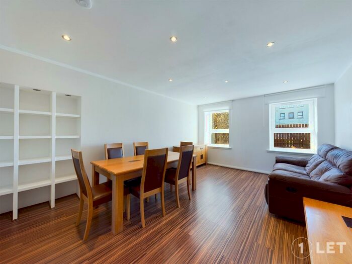 3 Bedroom Flat To Rent In West Pilton Green, Pilton, Edinburgh, EH4