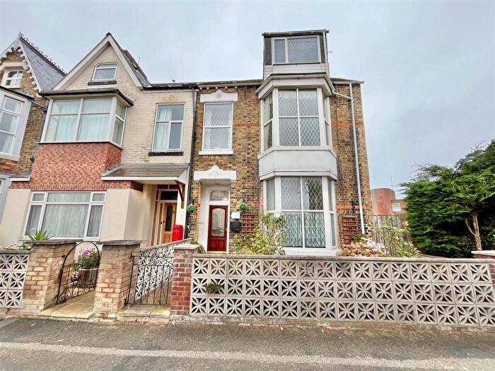 6 Bedroom End Of Terrace House For Sale In Railway Street, Hornsea, HU18