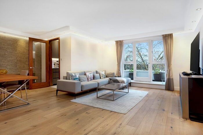 3 Bedroom Flat To Rent In Egerton Gardens, London, SW3