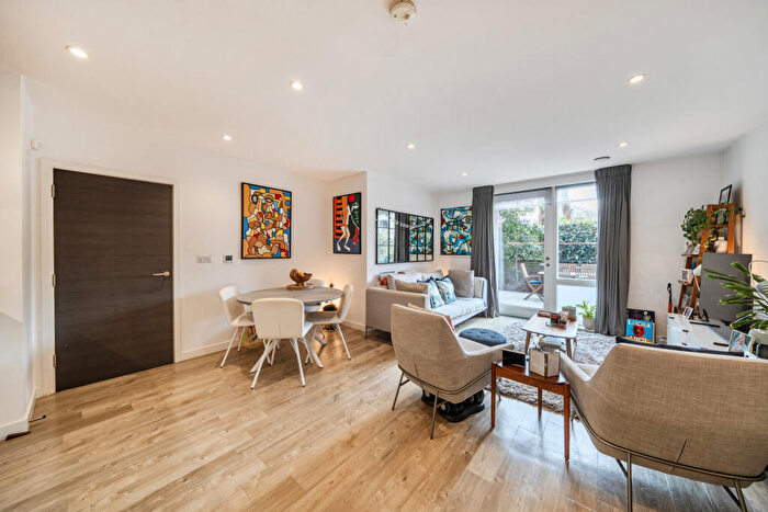 3 Bedroom Apartment For Sale In Woods Road, London, SE15