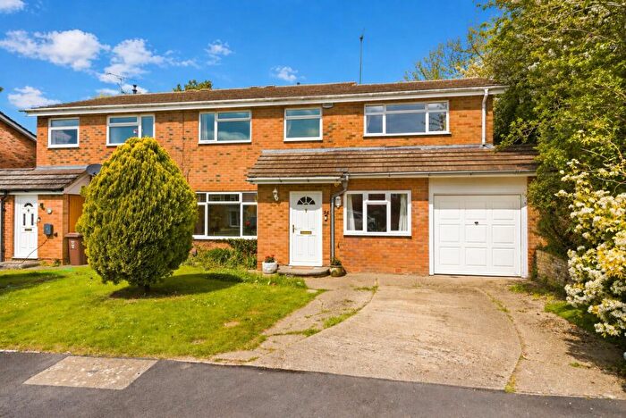 4 Bedroom Semi Detached House For Sale In Lyndon Mead, Sandridge, St. Albans, Hertfordshire, AL4