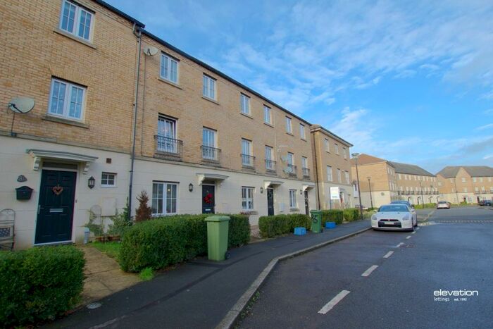 4 Bedroom Town House To Rent In Harlow Crescent, Oxley Park, Milton Keynes, MK4