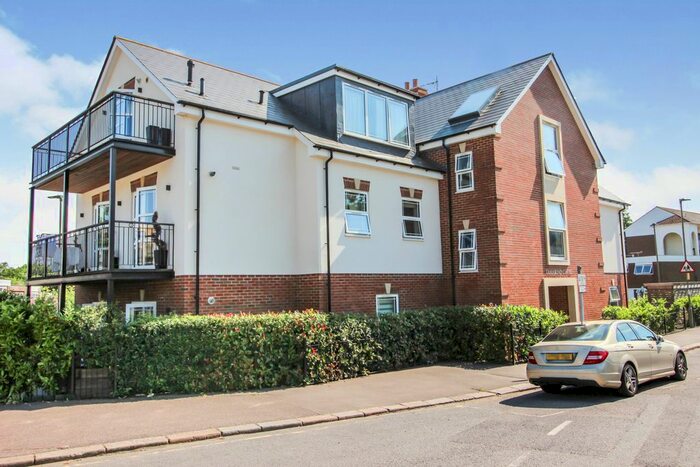 2 Bedroom Flat To Rent In Sanders Lane, London, NW7