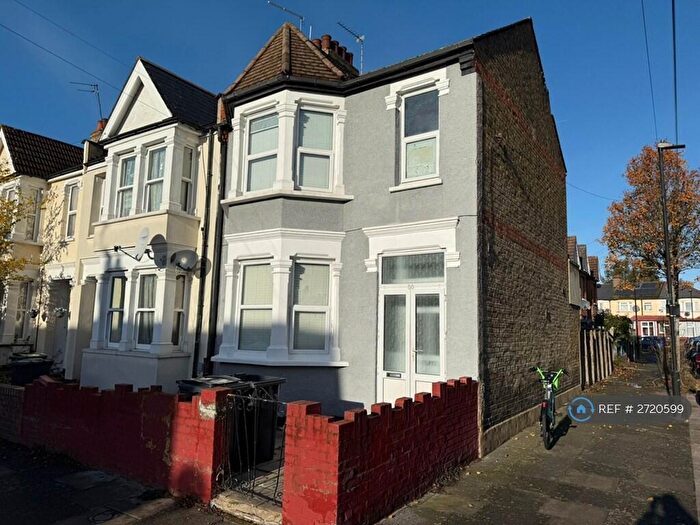 3 Bedroom Semi Detached House To Rent In Homecroft Road, London, N22