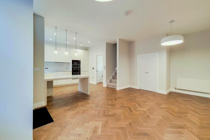 2 Bedroom Mews To Rent In Gloucester Place Mews, London, W1U