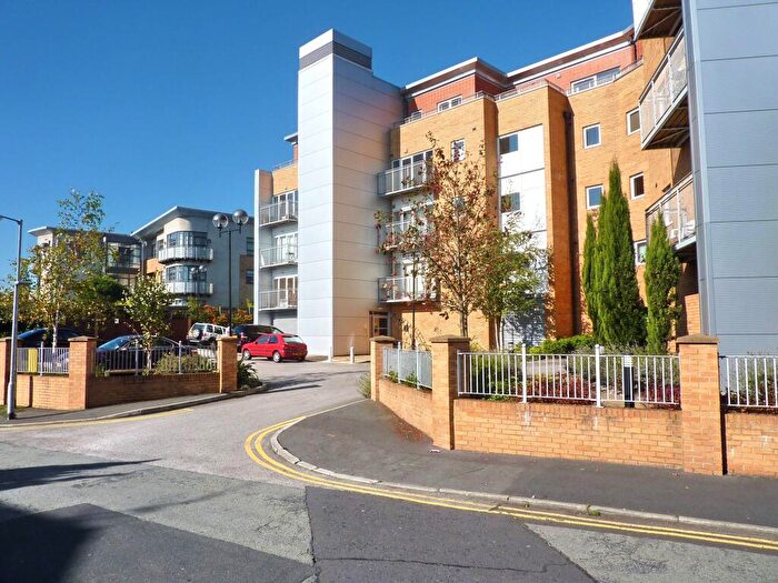 2 Bedroom Apartment To Rent In The Atrium, Whitefield, Manchester, M45